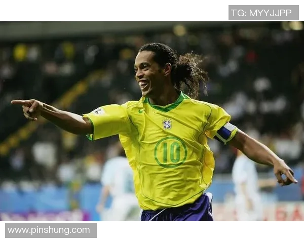 卡福足球传奇卡片解析：巴西巨星的辉煌历程与收藏价值揭秘