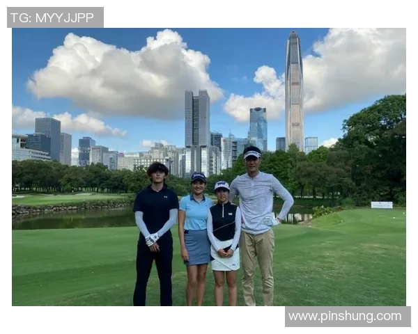 足球场球星签名收藏集精彩展示名将亲笔签名珍品图片